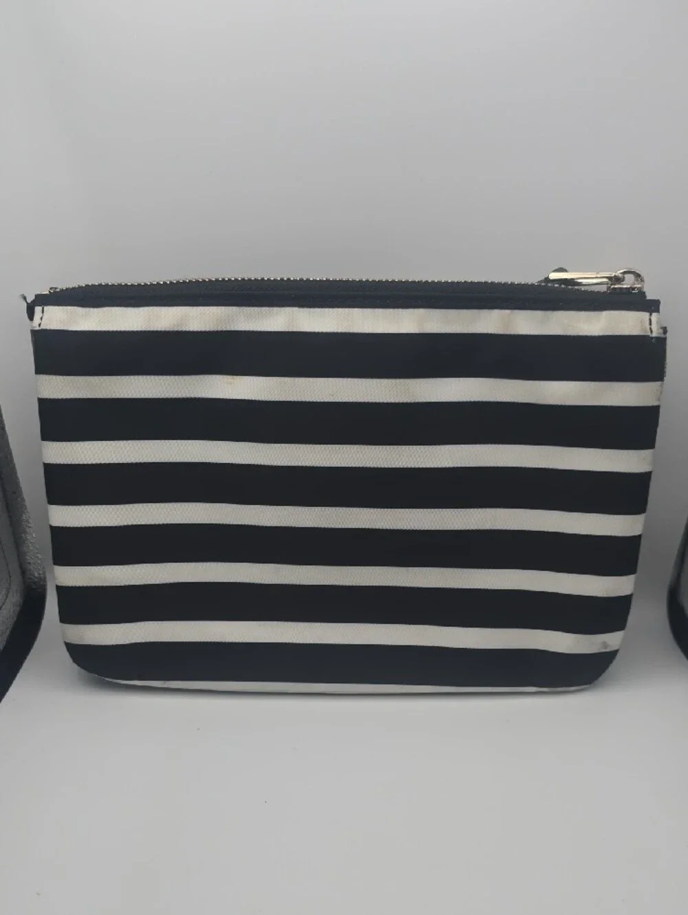 Kate Spade Black & White Striped Cosmetic Med Pouch W/ Silver Hardware (EUC)🖤🤍